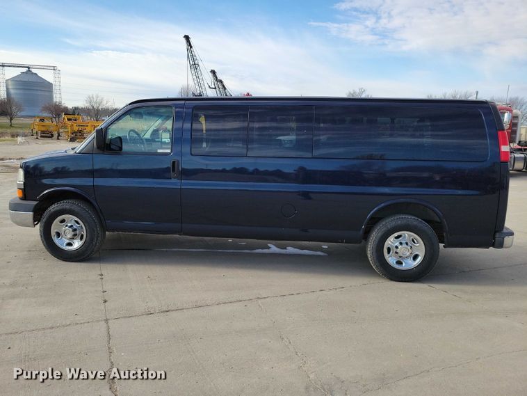 image for item DZ6983 2008 Chevrolet  Express 3500 van
