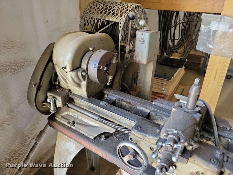 image for item DZ7336 A-B metal lathe