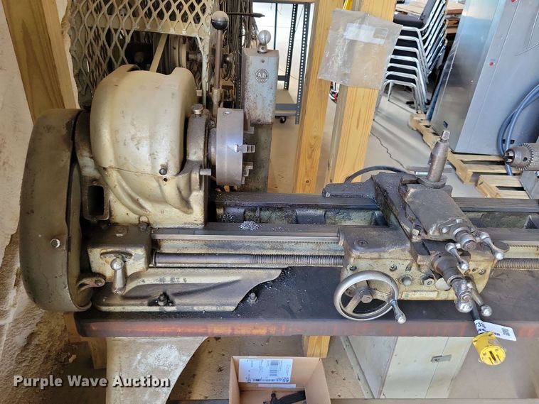 image for item DZ7336 A-B metal lathe
