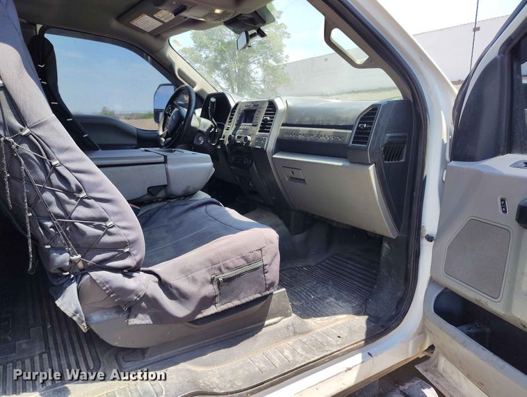 image for item ED0163 2020 Ford F-450 Ext. Cab truck cab and chassis