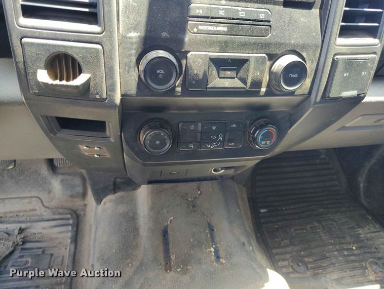 image for item ED0163 2020 Ford F-450 Ext. Cab truck cab and chassis
