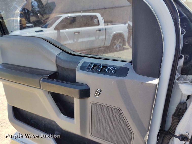 image for item ED0163 2020 Ford F-450 Ext. Cab truck cab and chassis