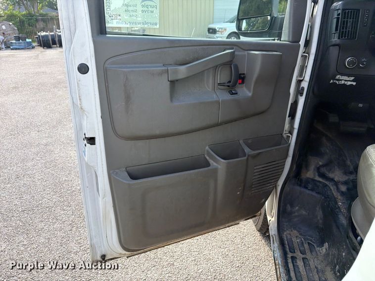 image for item ED5324 2016 Chevrolet Express 2500 van