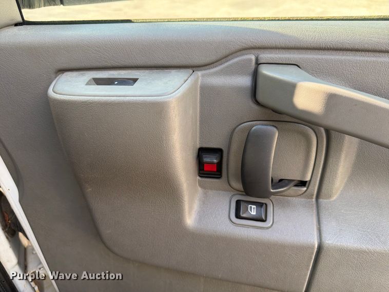 image for item ED5324 2016 Chevrolet Express 2500 van