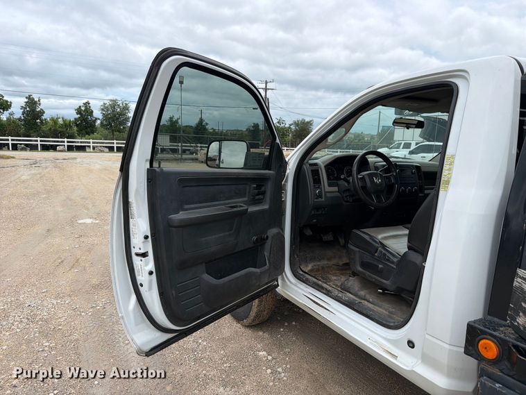 image for item ED5333 2012 RAM 3500 flatbed pickup truck