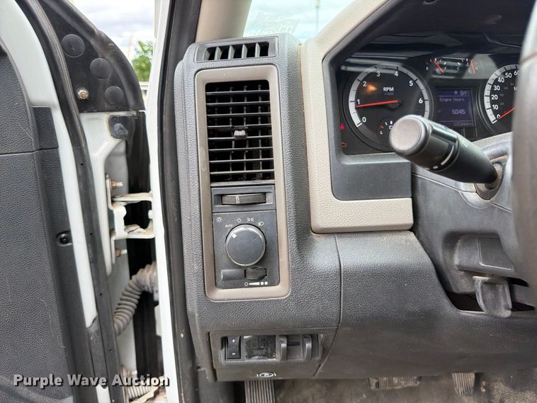 image for item ED5333 2012 RAM 3500 flatbed pickup truck