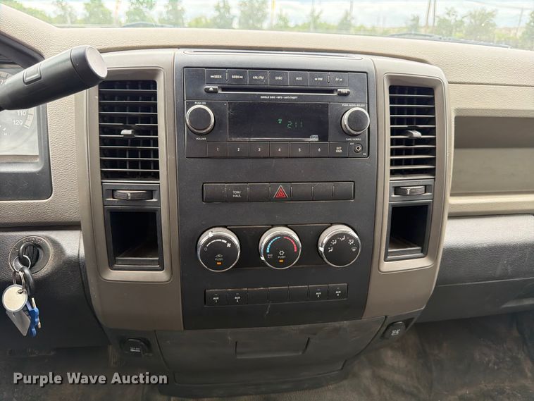 image for item ED5333 2012 RAM 3500 flatbed pickup truck
