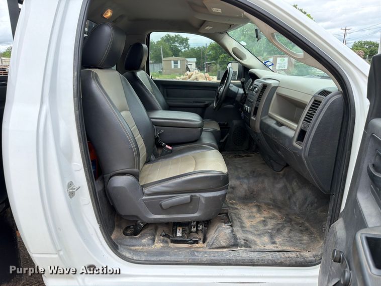 image for item ED5333 2012 RAM 3500 flatbed pickup truck