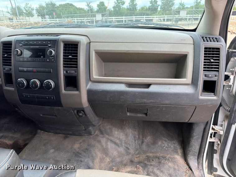 image for item ED5333 2012 RAM 3500 flatbed pickup truck