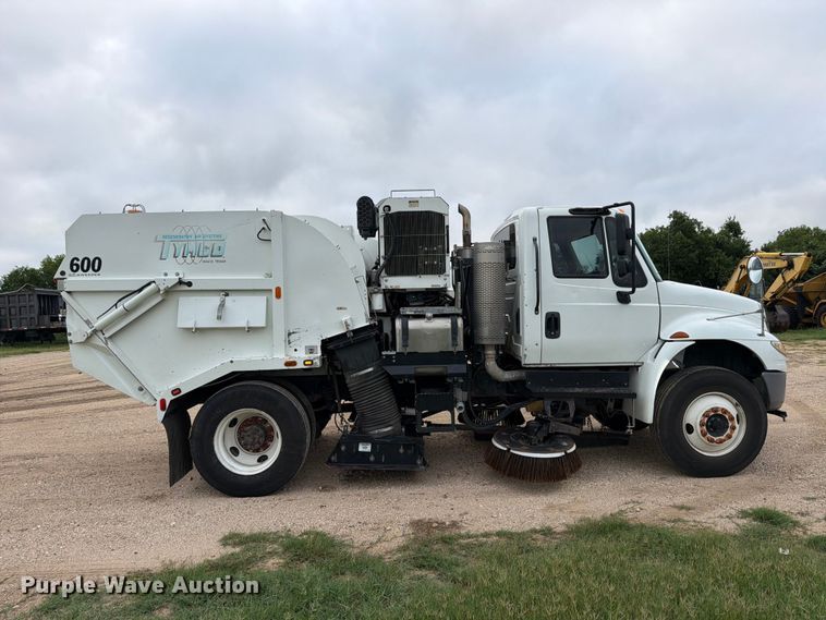 image for item ED5336 2016 International 4300 street sweeper truck