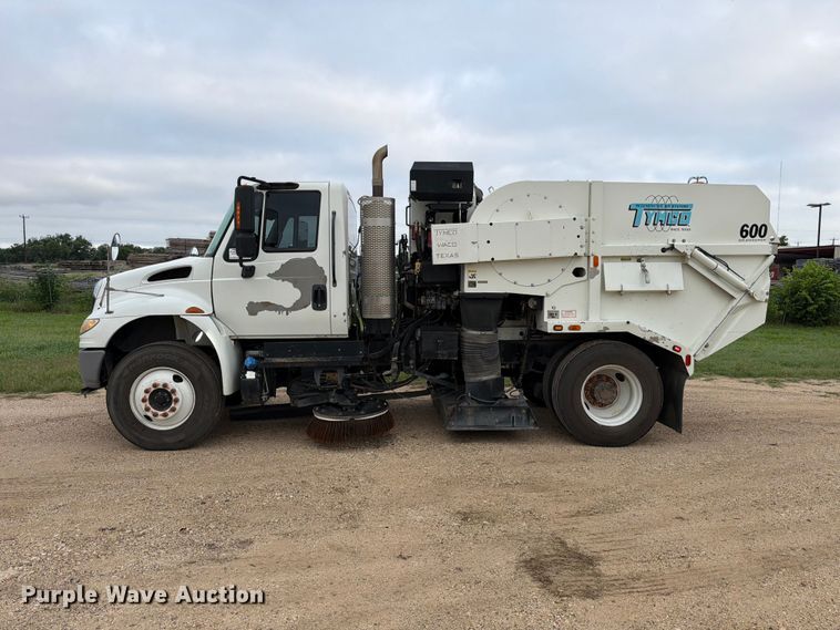 image for item ED5336 2016 International 4300 street sweeper truck