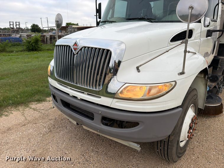 image for item ED5336 2016 International 4300 street sweeper truck