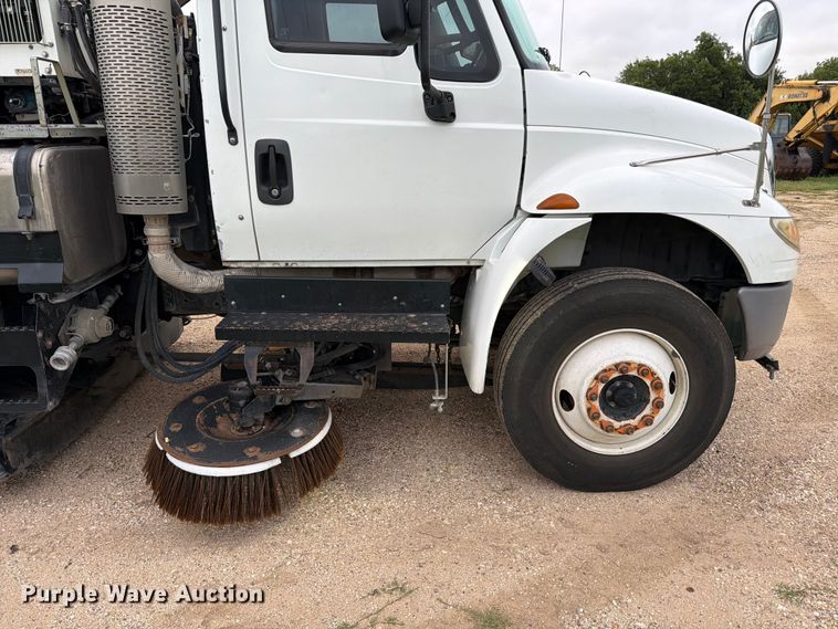 image for item ED5336 2016 International 4300 street sweeper truck