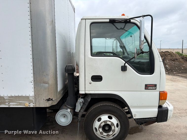 image for item ED5342 2005 GMC W4500 box truck