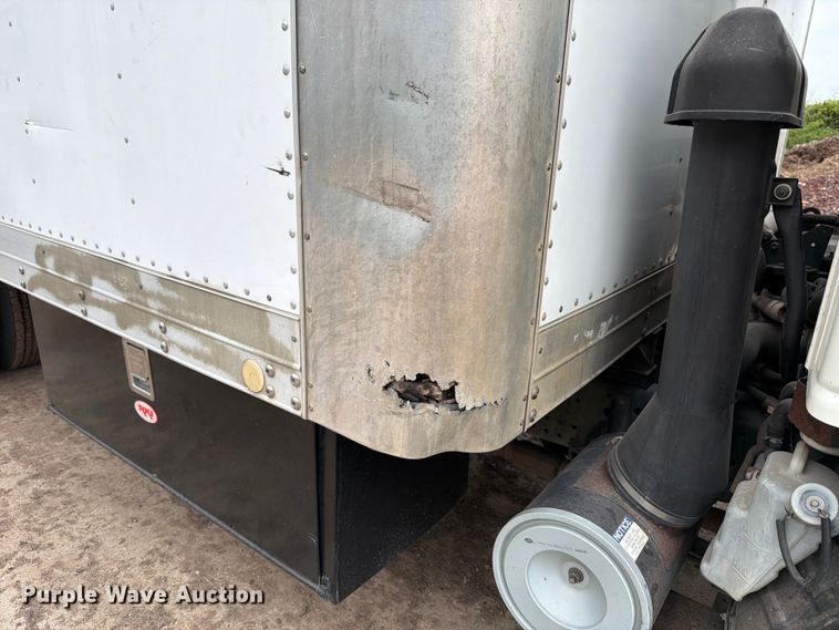 image for item ED5342 2005 GMC W4500 box truck