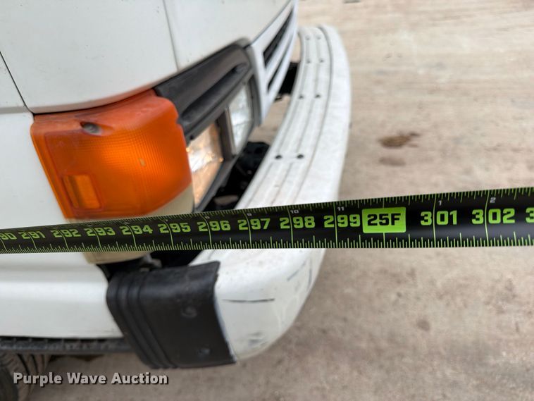 image for item ED5342 2005 GMC W4500 box truck