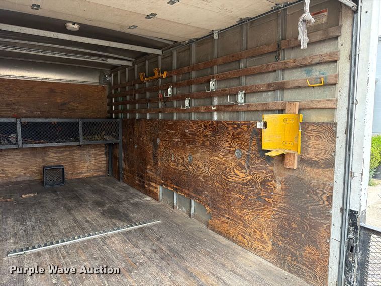 image for item ED5342 2005 GMC W4500 box truck