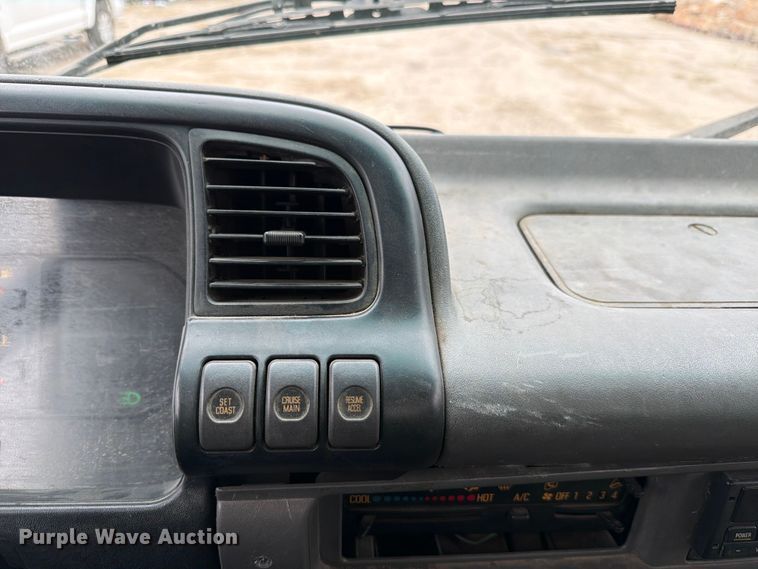 image for item ED5342 2005 GMC W4500 box truck