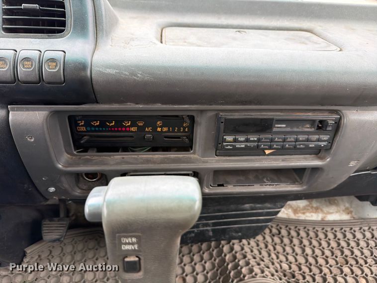 image for item ED5342 2005 GMC W4500 box truck