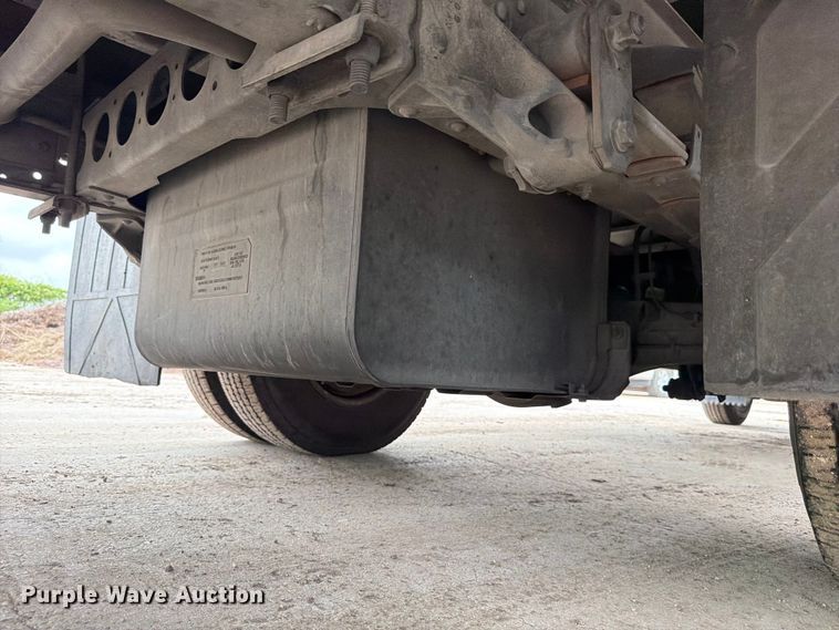 image for item ED5342 2005 GMC W4500 box truck