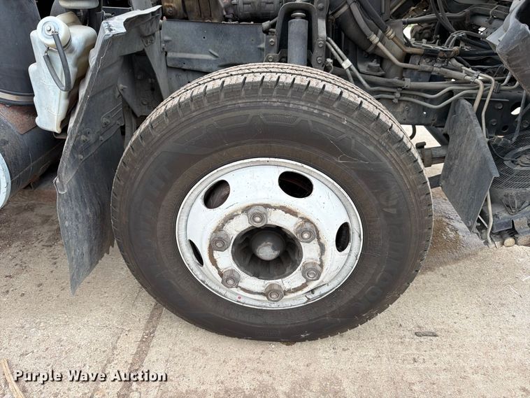 image for item ED5342 2005 GMC W4500 box truck