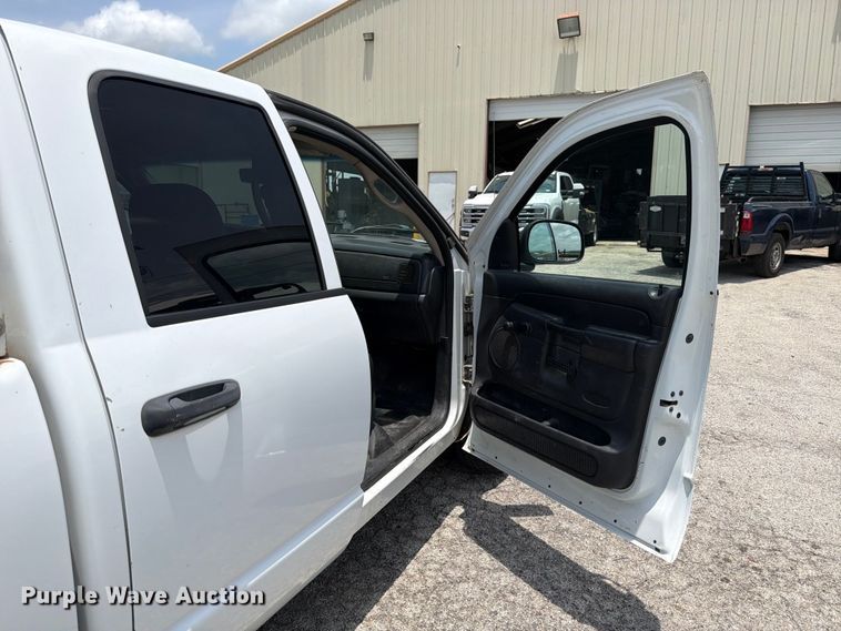 image for item ED5346 2004 Dodge Ram 2500 Crew Cab pickup truck