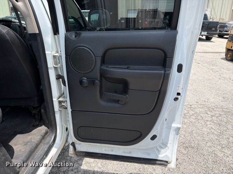 image for item ED5346 2004 Dodge Ram 2500 Crew Cab pickup truck