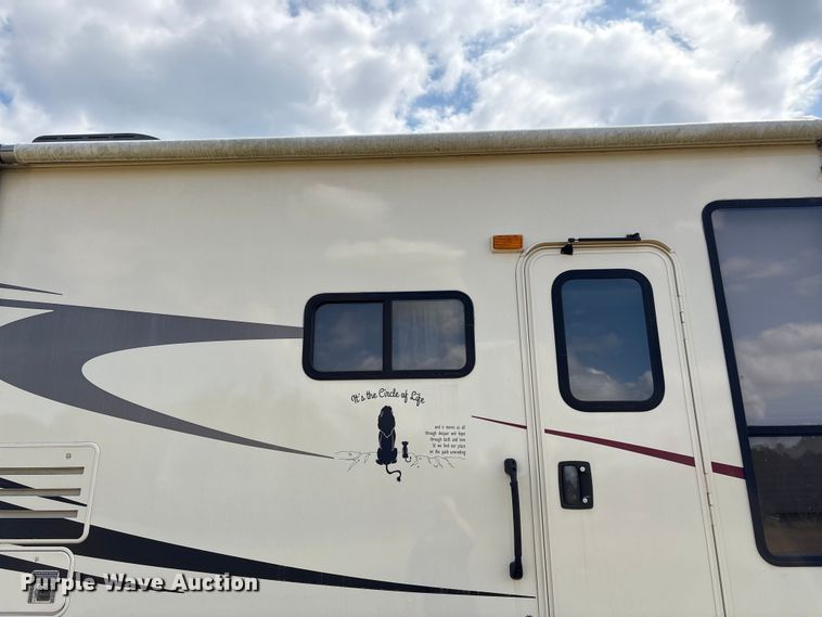 image for item EF1044 2006 Ford F550 RV
