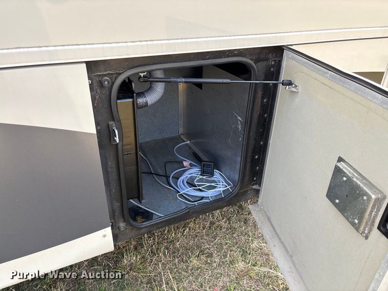 image for item EF1044 2006 Ford F550 RV