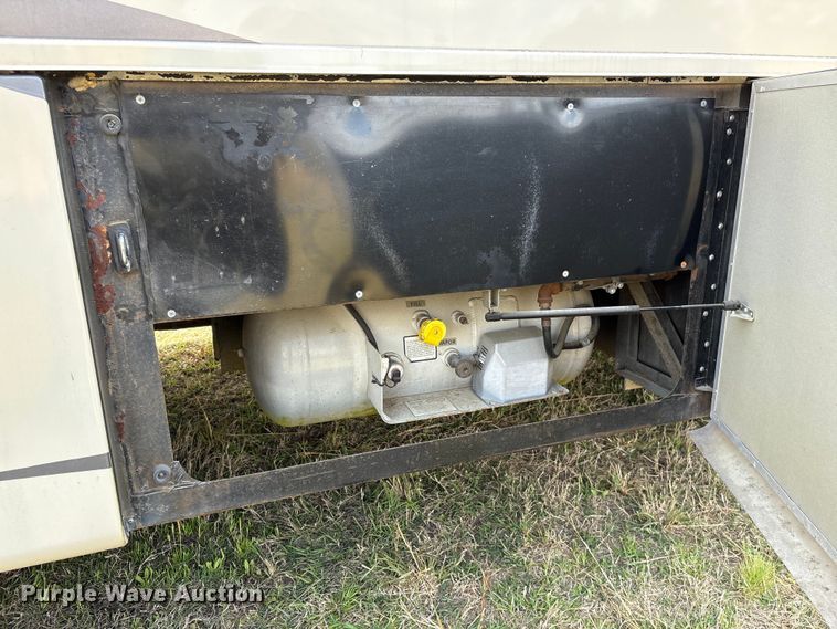 image for item EF1044 2006 Ford F550 RV
