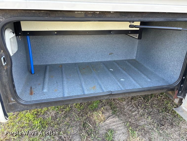 image for item EF1044 2006 Ford F550 RV
