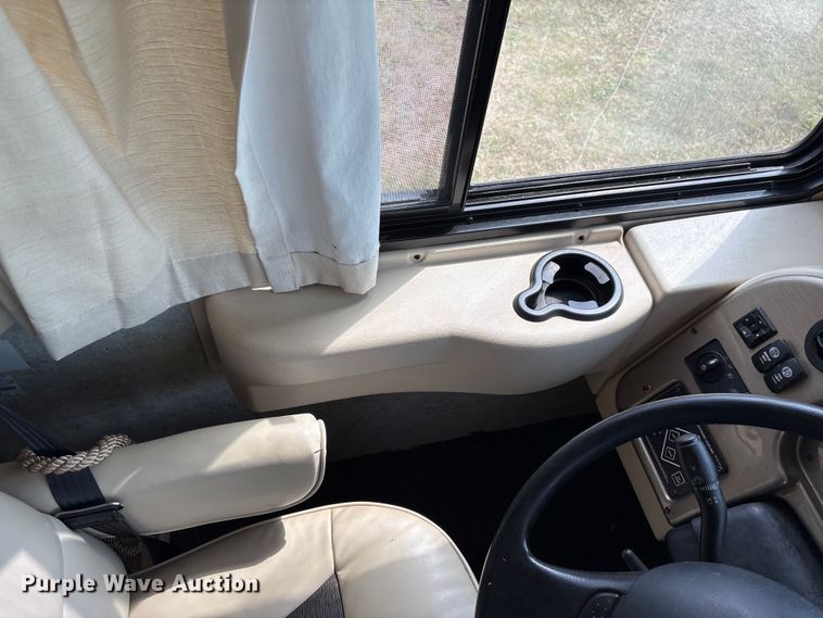 image for item EF1044 2006 Ford F550 RV