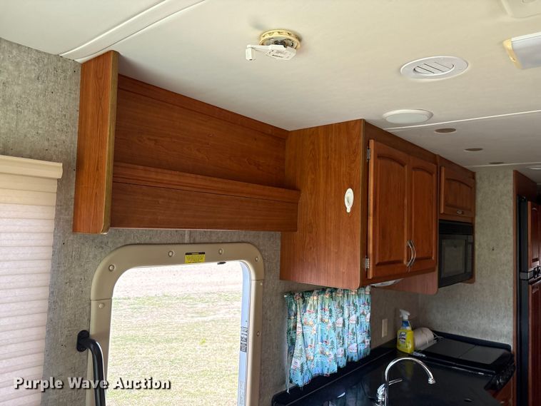 image for item EF1044 2006 Ford F550 RV