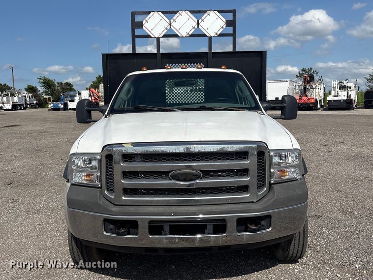 image for item EG5884 2007 Ford F450 Super Duty flatbed truck