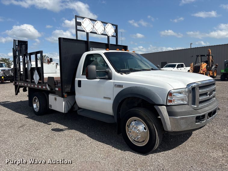image for item EG5884 2007 Ford F450 Super Duty flatbed truck
