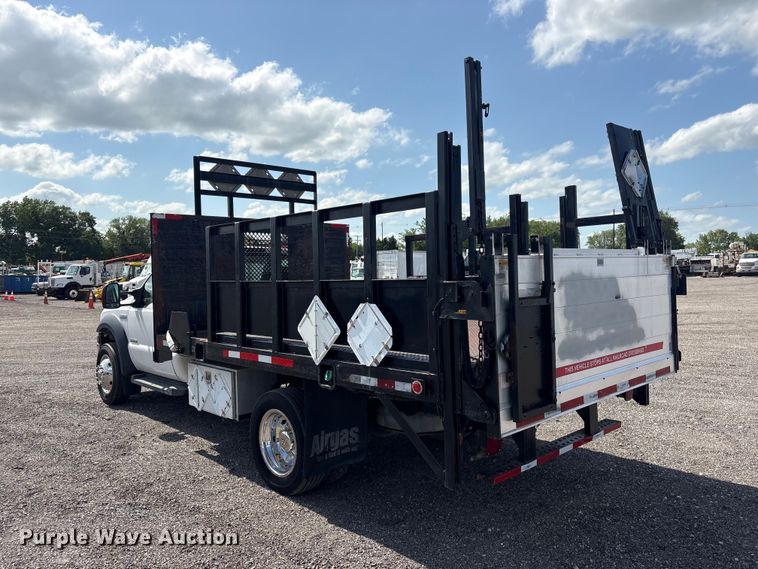 image for item EG5884 2007 Ford F450 Super Duty flatbed truck