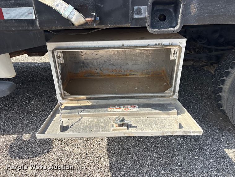 image for item EG5884 2007 Ford F450 Super Duty flatbed truck