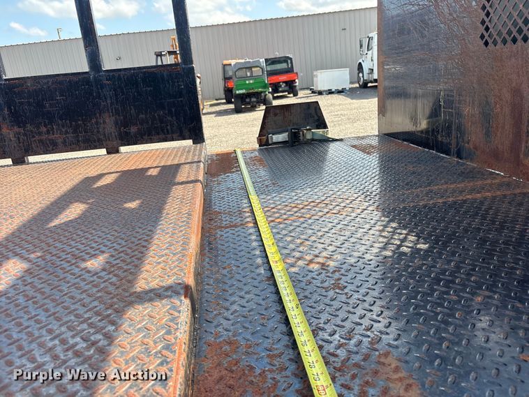 image for item EG5884 2007 Ford F450 Super Duty flatbed truck