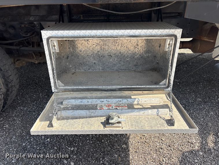 image for item EG5884 2007 Ford F450 Super Duty flatbed truck