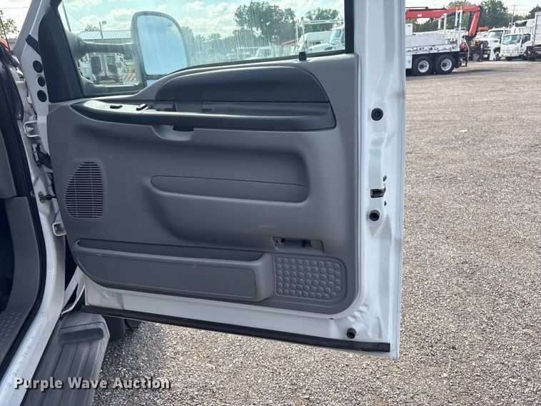 image for item EG5884 2007 Ford F450 Super Duty flatbed truck