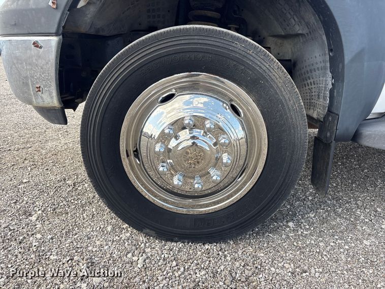 image for item EG5884 2007 Ford F450 Super Duty flatbed truck