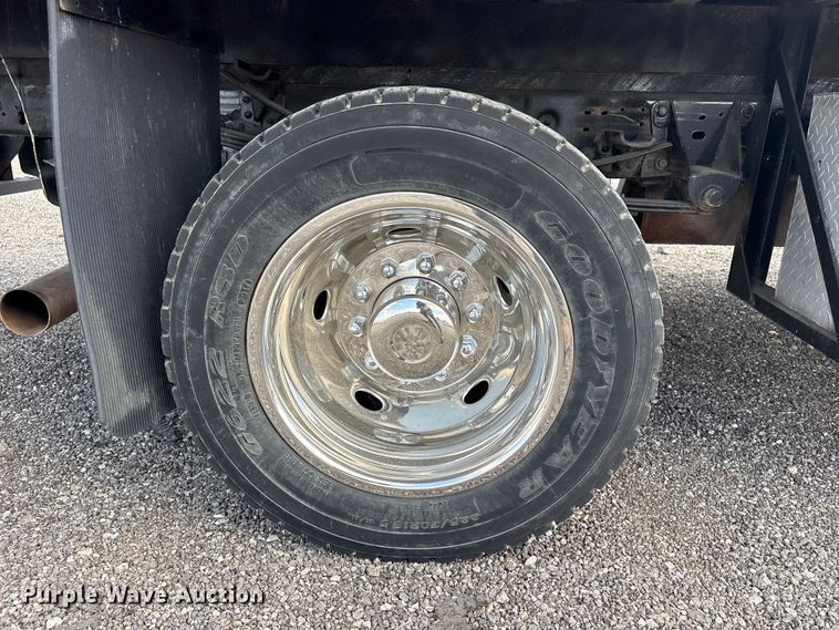image for item EG5884 2007 Ford F450 Super Duty flatbed truck