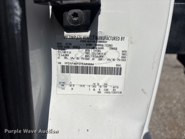 image for item EG5884 2007 Ford F450 Super Duty flatbed truck