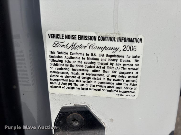 image for item EG5884 2007 Ford F450 Super Duty flatbed truck