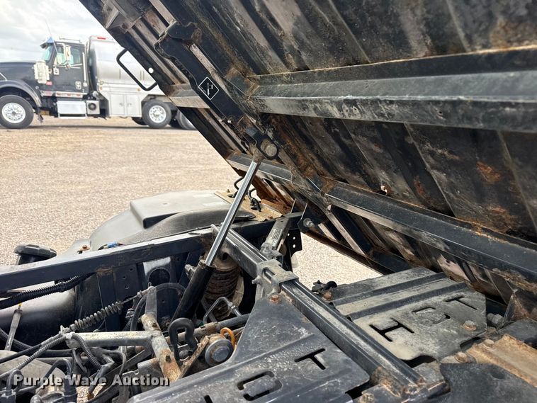 image for item EG8966 2015 Kubota RTV-X900 utility vehicle