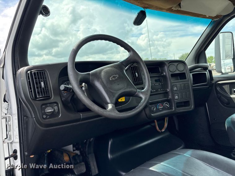 image for item EG9137 2007 Chevrolet C4500 box truck
