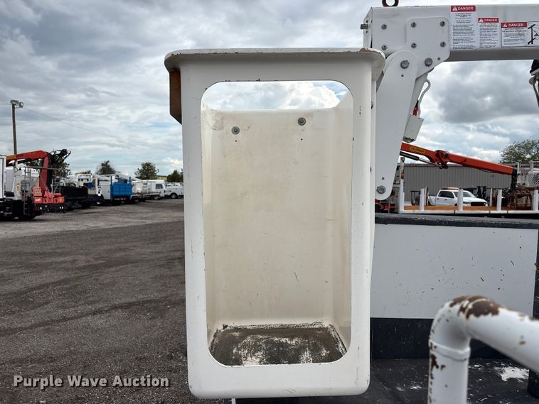 image for item EG9140 2012 Ford F450 Super Duty bucket truck