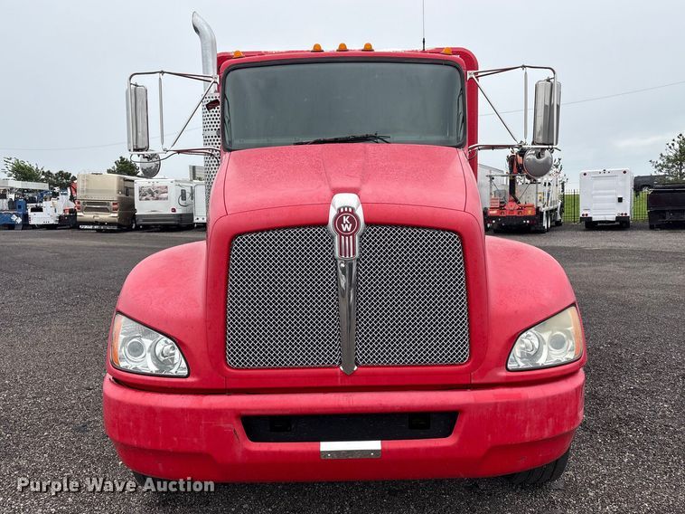 image for item EG9151 2012 Kenworth T370 delivery truck