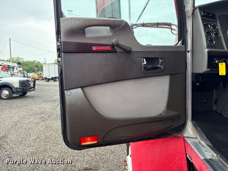 image for item EG9151 2012 Kenworth T370 delivery truck