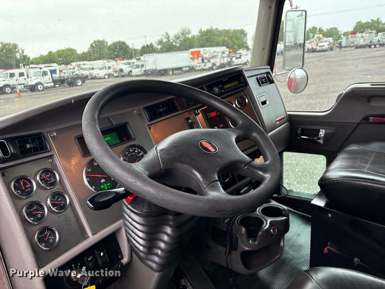 image for item EG9151 2012 Kenworth T370 delivery truck
